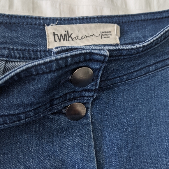 Cotton Buttoned Denim Skirt - Picture 3 of 7